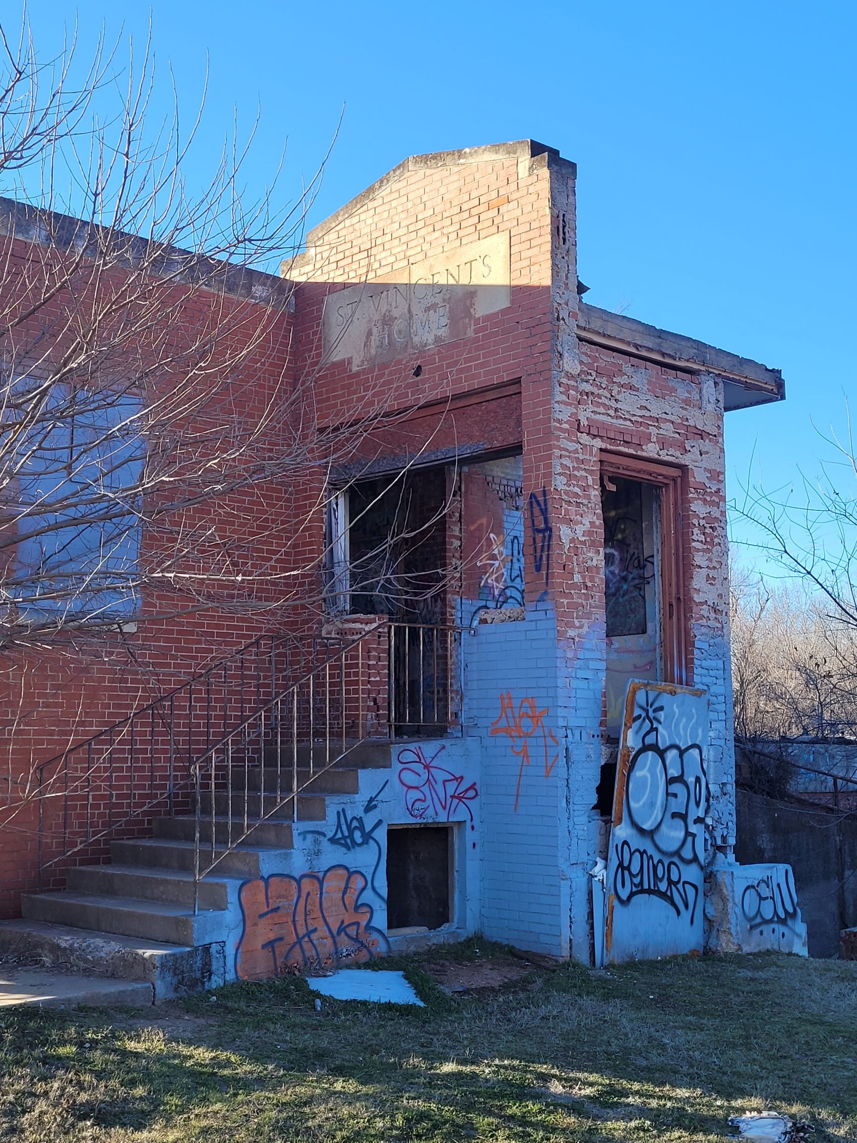 Photo of the abandoned entrance of St. Vincent's Home in Oklahoma